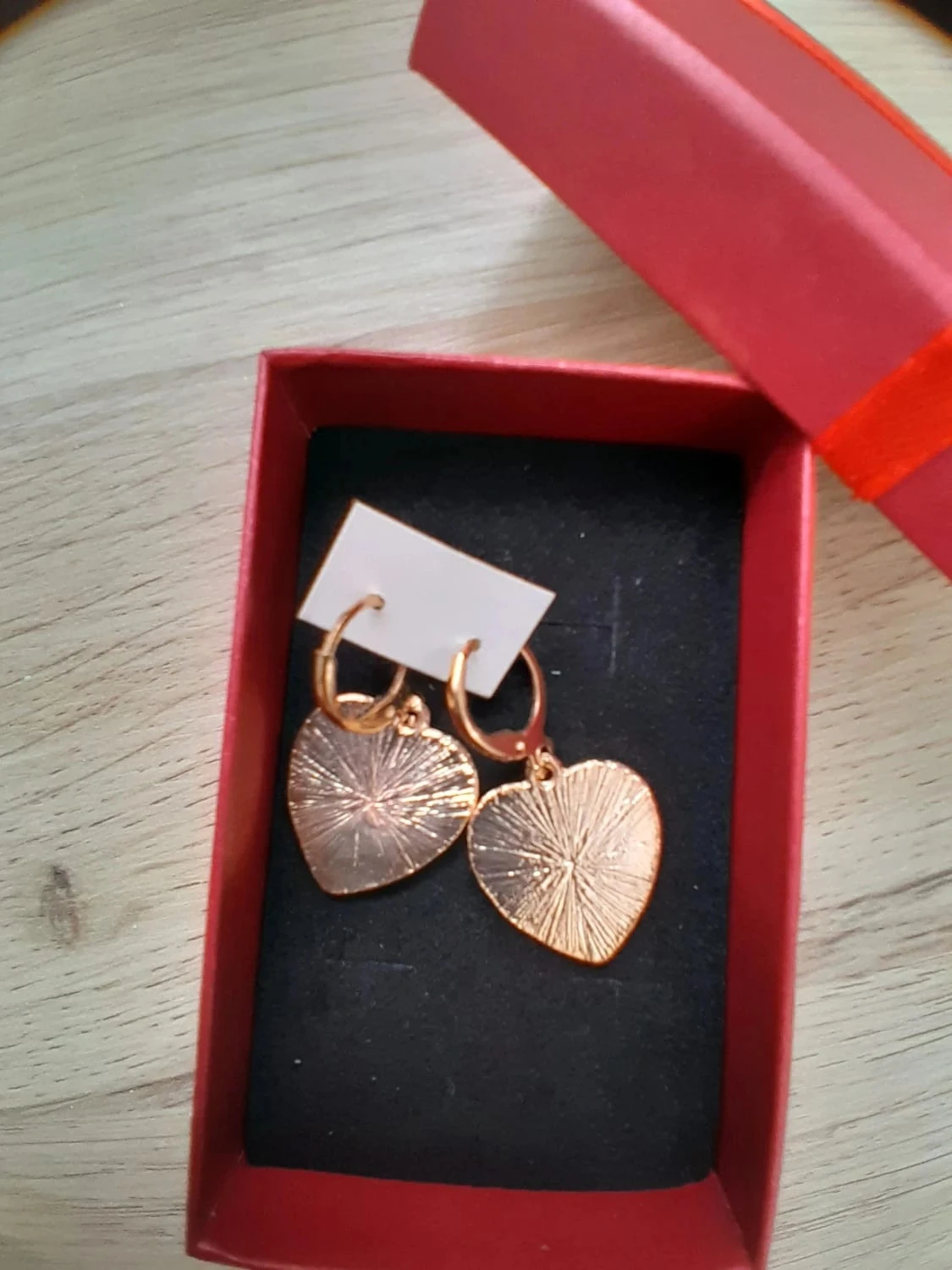 Boucles d'oreilles, coeurs émaillées, couleurs noir, gris et blanc, dorées – photo 3